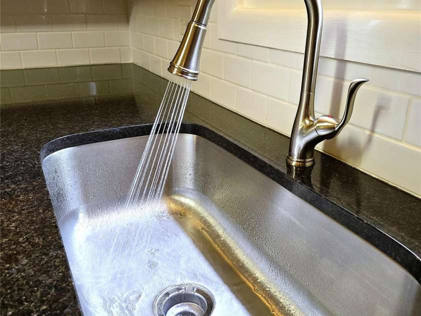 11 10th Avenue, Maiden, NC 28650.  MLS# CAR4253345, YatesRealty ID 9803. 