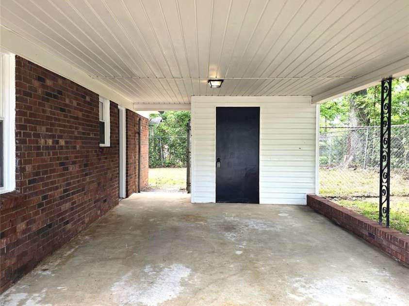 11 10th Avenue, Maiden, NC 28650.  MLS# CAR4253345, YatesRealty ID 9803. 