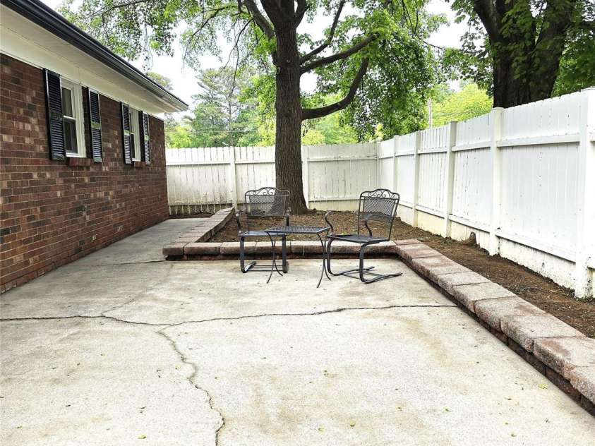 11 10th Avenue, Maiden, NC 28650.  MLS# CAR4253345, YatesRealty ID 9803. 