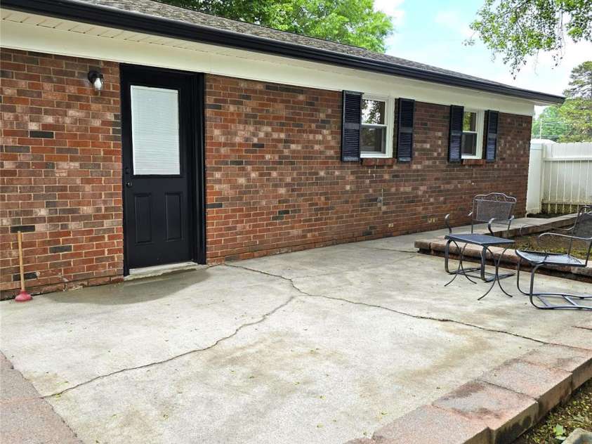 11 10th Avenue, Maiden, NC 28650.  MLS# CAR4253345, YatesRealty ID 9803. 