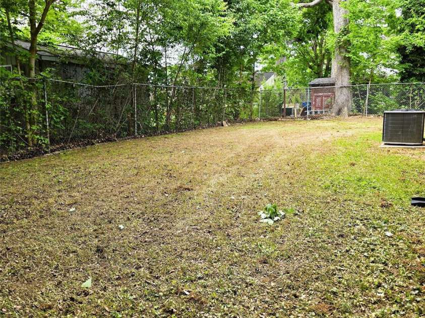 11 10th Avenue, Maiden, NC 28650.  MLS# CAR4253345, YatesRealty ID 9803. 