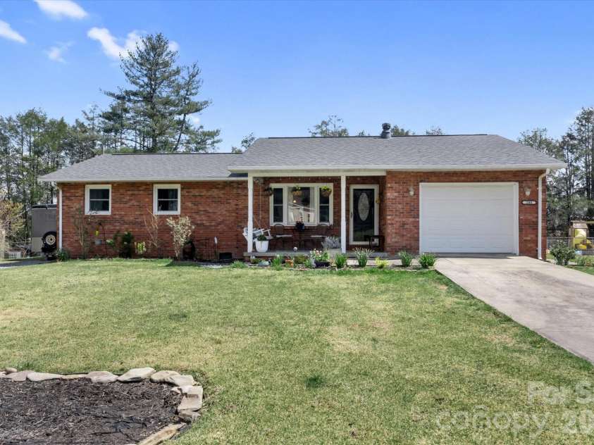 180 Fisher Road, Brevard, NC 28712.  MLS# CAR4365104, YatesRealty ID 9803. 