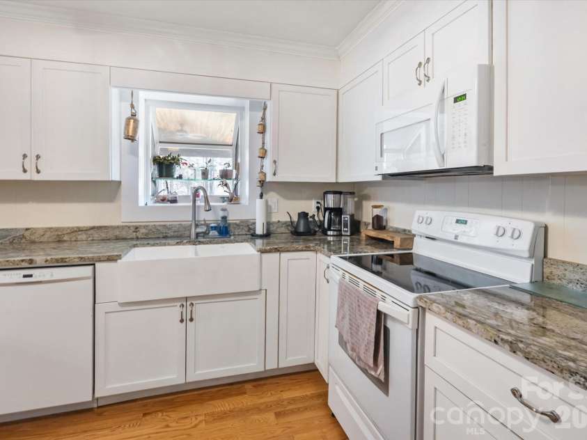 180 Fisher Road, Brevard, NC 28712.  MLS# CAR4365104, YatesRealty ID 9803. 