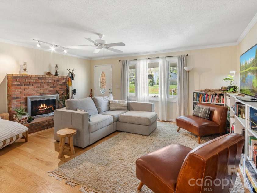 180 Fisher Road, Brevard, NC 28712.  MLS# CAR4365104, YatesRealty ID 9803. 