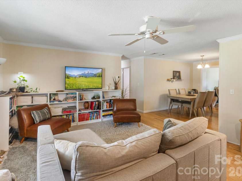180 Fisher Road, Brevard, NC 28712.  MLS# CAR4365104, YatesRealty ID 9803. 