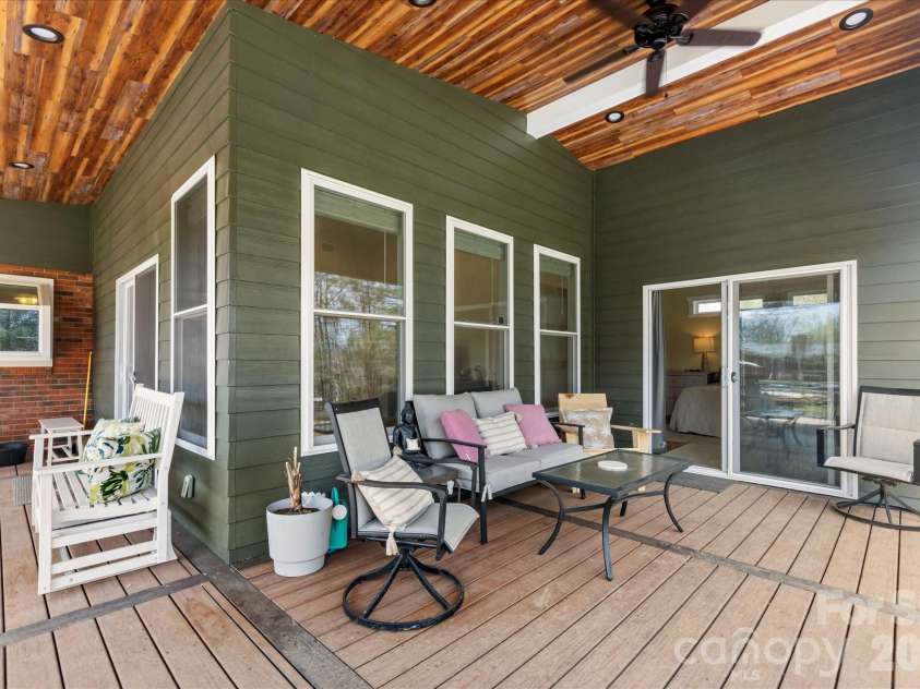 180 Fisher Road, Brevard, NC 28712.  MLS# CAR4365104, YatesRealty ID 9803. 