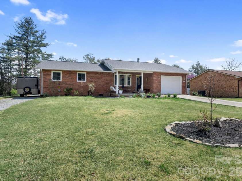 180 Fisher Road, Brevard, NC 28712.  MLS# CAR4365104, YatesRealty ID 9803. 