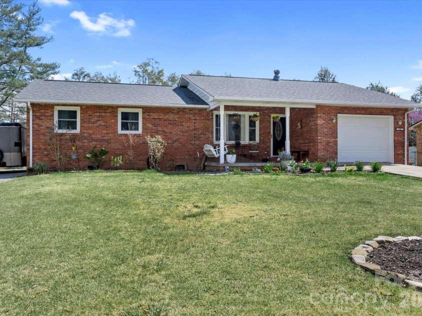 180 Fisher Road, Brevard, NC 28712.  MLS# CAR4365104, YatesRealty ID 9803. 