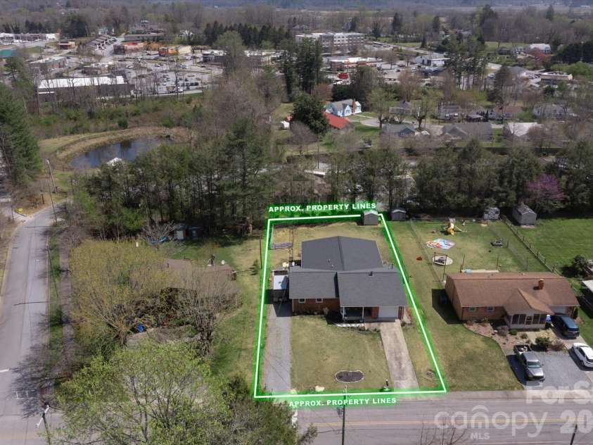 180 Fisher Road, Brevard, NC 28712.  MLS# CAR4365104, YatesRealty ID 9803. 