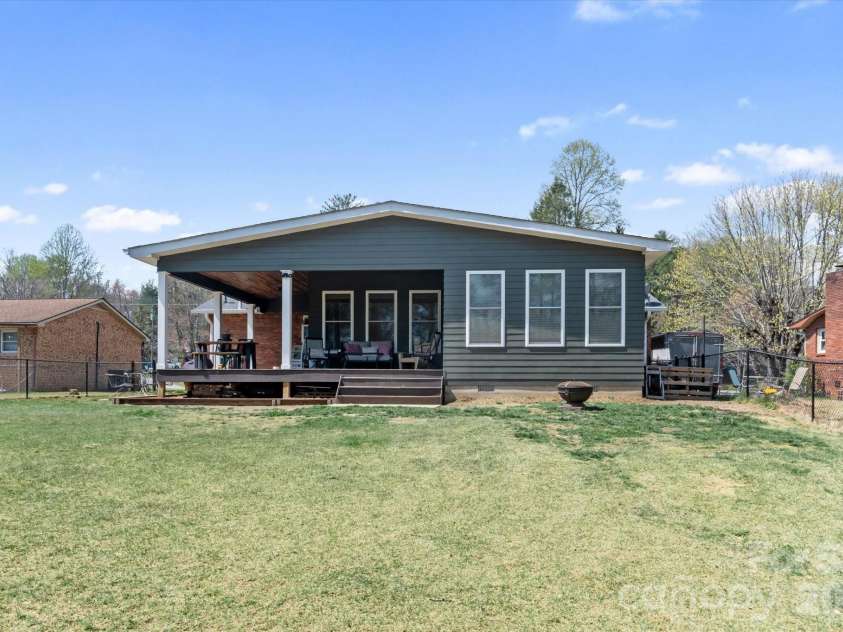 180 Fisher Road, Brevard, NC 28712.  MLS# CAR4365104, YatesRealty ID 9803. 