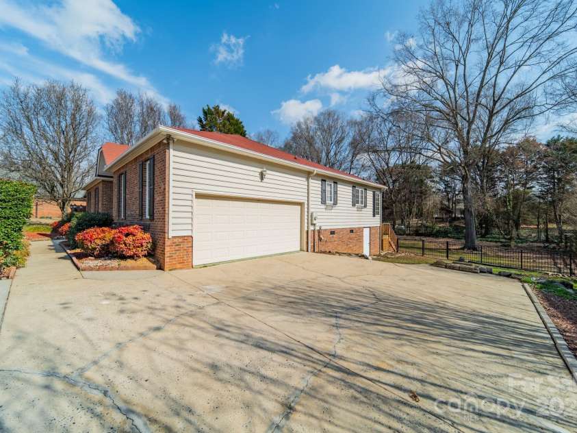 3447 Nestling Lane, Fort Mill, SC 29708.  MLS# CAR4219330, YatesRealty ID 9804. 