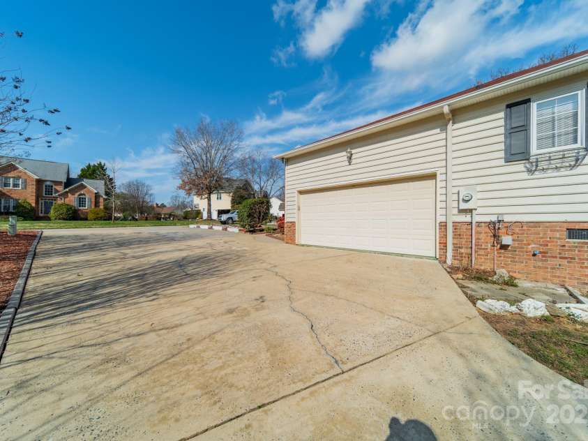 3447 Nestling Lane, Fort Mill, SC 29708.  MLS# CAR4219330, YatesRealty ID 9804. 