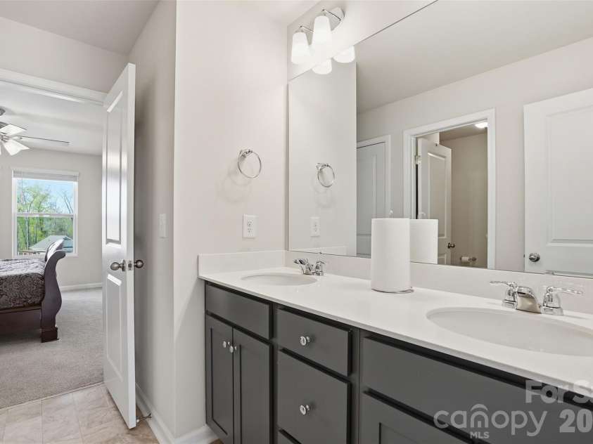 5043 Baileys Run Drive, Rock Hill, SC 29732.  MLS# CAR4359042, YatesRealty ID 9805. 