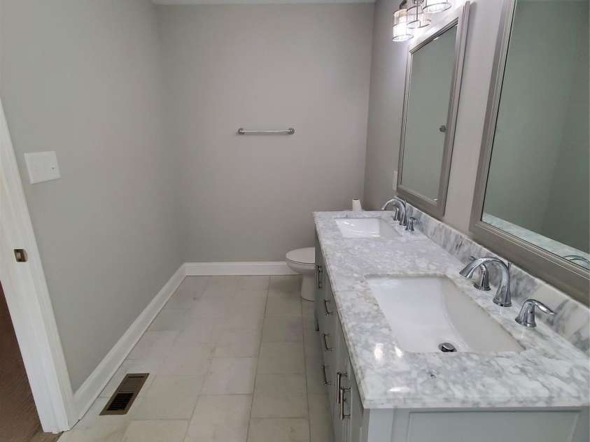 3564 Still Knoll Lane, Sherrills Ford, NC 28673.  MLS# CAR4367548, YatesRealty ID 9806. Primary Bath