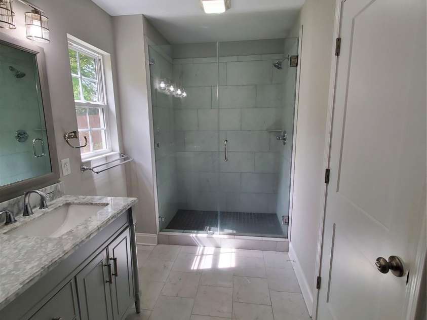 3564 Still Knoll Lane, Sherrills Ford, NC 28673.  MLS# CAR4367548, YatesRealty ID 9806. Primary Bath