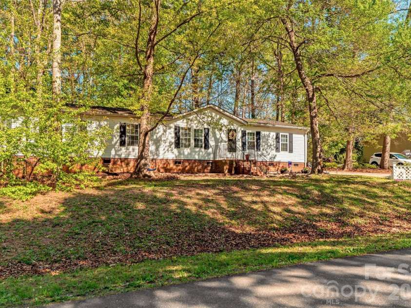 103 Keyside Lane, Mooresville, NC 28115.  MLS# CAR4367532, YatesRealty ID 9808. 