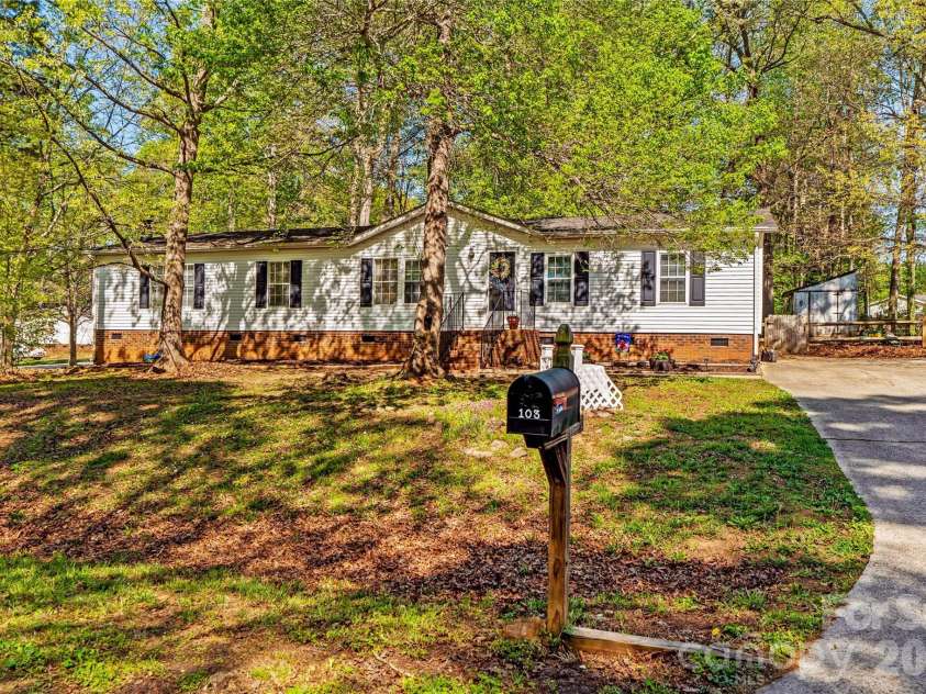 103 Keyside Lane, Mooresville, NC 28115.  MLS# CAR4367532, YatesRealty ID 9808. 