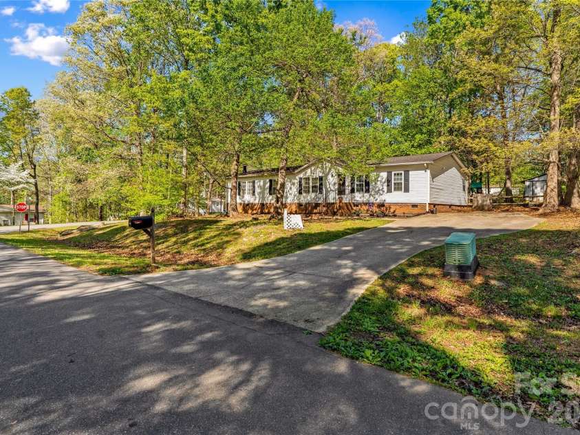 103 Keyside Lane, Mooresville, NC 28115.  MLS# CAR4367532, YatesRealty ID 9808. 