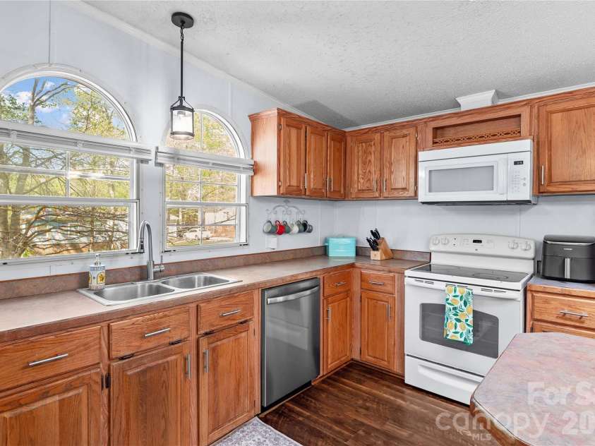103 Keyside Lane, Mooresville, NC 28115.  MLS# CAR4367532, YatesRealty ID 9808. 