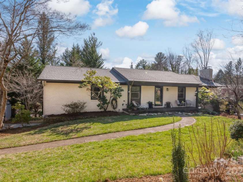 36 Brookcliff Drive, Asheville, NC 28804.  MLS# CAR4235948, YatesRealty ID 9808. Beautifully Renovated Home by Award-Winning Local Interior Designer