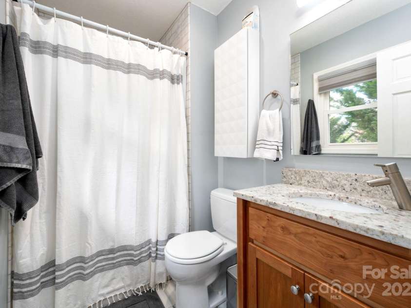 36 Brookcliff Drive, Asheville, NC 28804.  MLS# CAR4235948, YatesRealty ID 9808. Ensuite Full Bathroom