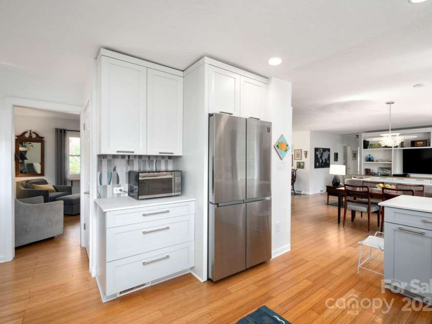 36 Brookcliff Drive, Asheville, NC 28804.  MLS# CAR4235948, YatesRealty ID 9808. Gleaming Appliances and Extra Counter and Storage Space