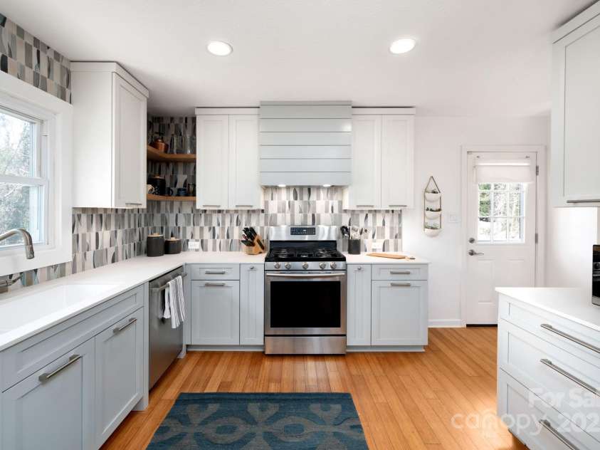 36 Brookcliff Drive, Asheville, NC 28804.  MLS# CAR4235948, YatesRealty ID 9808. Lots of Counter and Cabinet Space