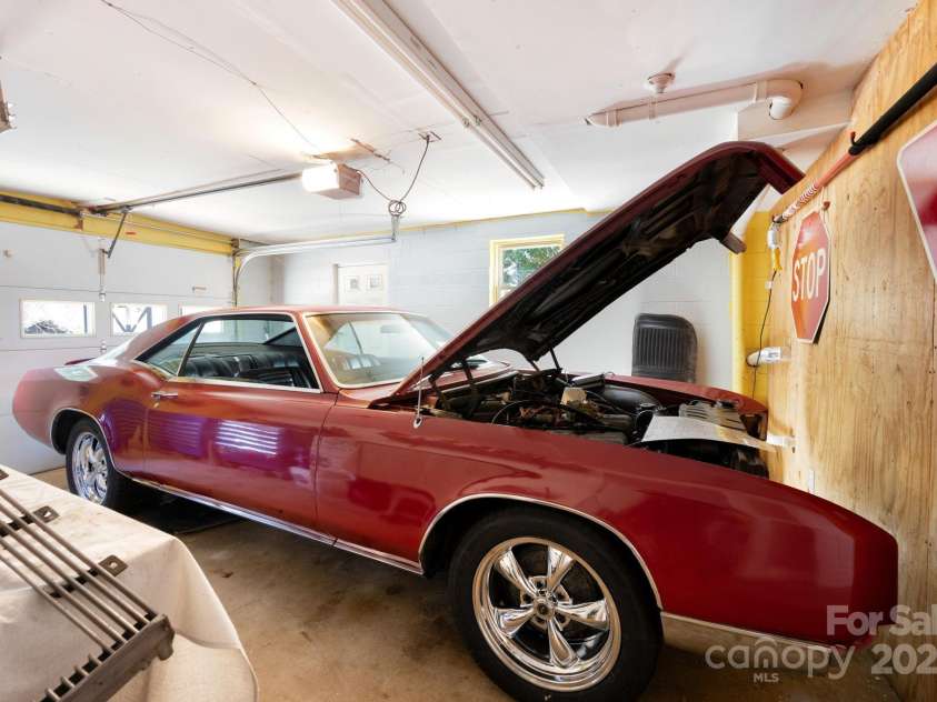 36 Brookcliff Drive, Asheville, NC 28804.  MLS# CAR4235948, YatesRealty ID 9808. Perfect for the Hobby Enthusiast