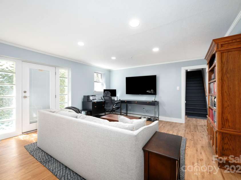 36 Brookcliff Drive, Asheville, NC 28804.  MLS# CAR4235948, YatesRealty ID 9808. Space to Entertain