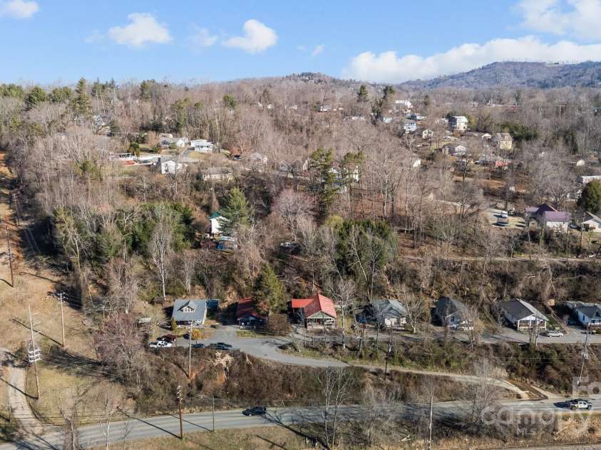 13 Norton Drive, Asheville, NC 28804.  MLS# CAR4231998, YatesRealty ID 9809. 