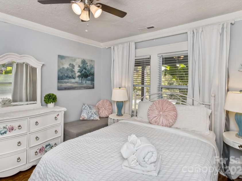 13 Norton Drive, Asheville, NC 28804.  MLS# CAR4309428, YatesRealty ID 9809. 