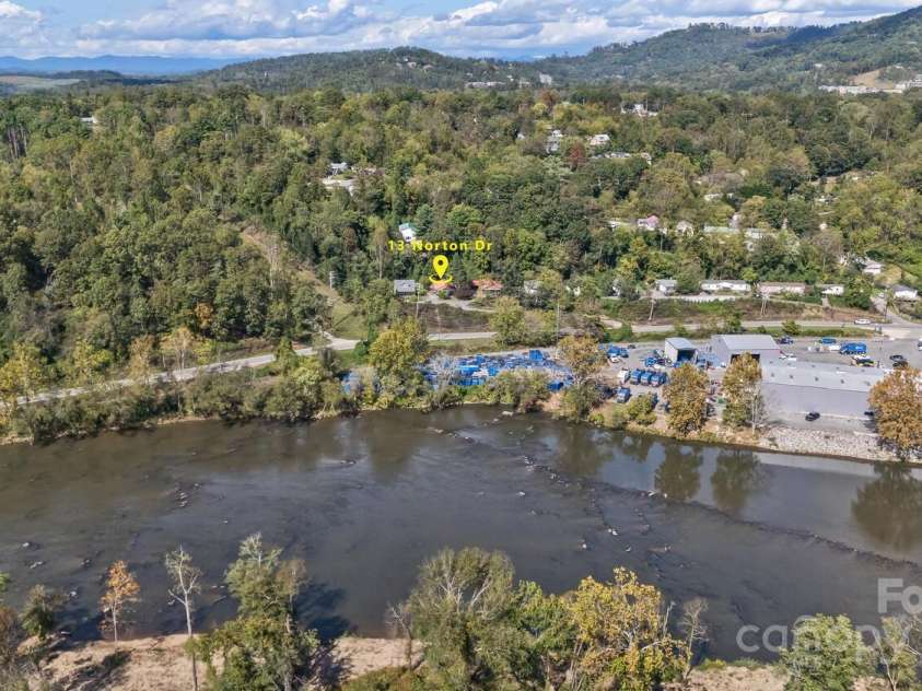 13 Norton Drive, Asheville, NC 28804.  MLS# CAR4309428, YatesRealty ID 9809. 
