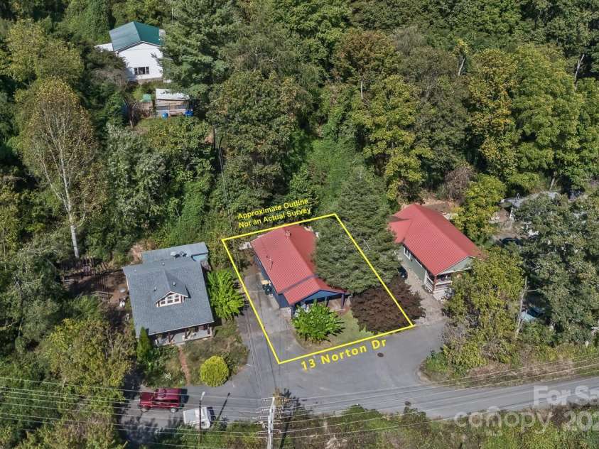 13 Norton Drive, Asheville, NC 28804.  MLS# CAR4309428, YatesRealty ID 9809. 