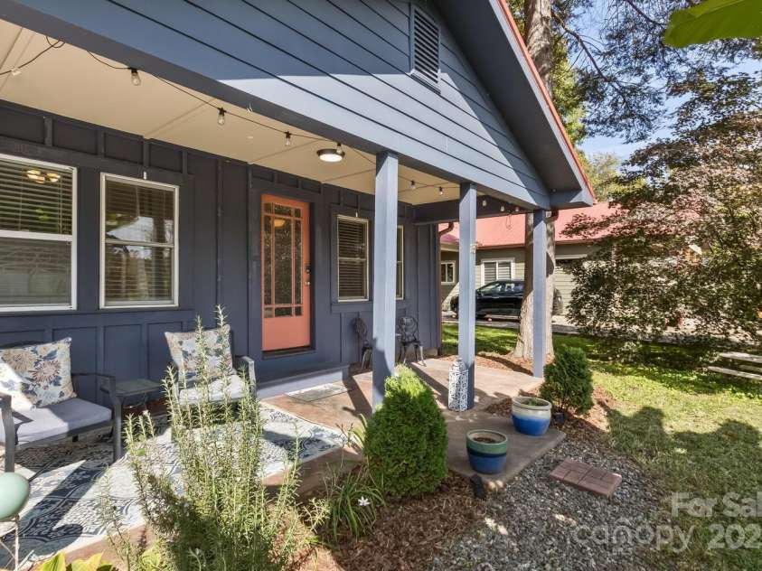 13 Norton Drive, Asheville, NC 28804.  MLS# CAR4309428, YatesRealty ID 9809. 