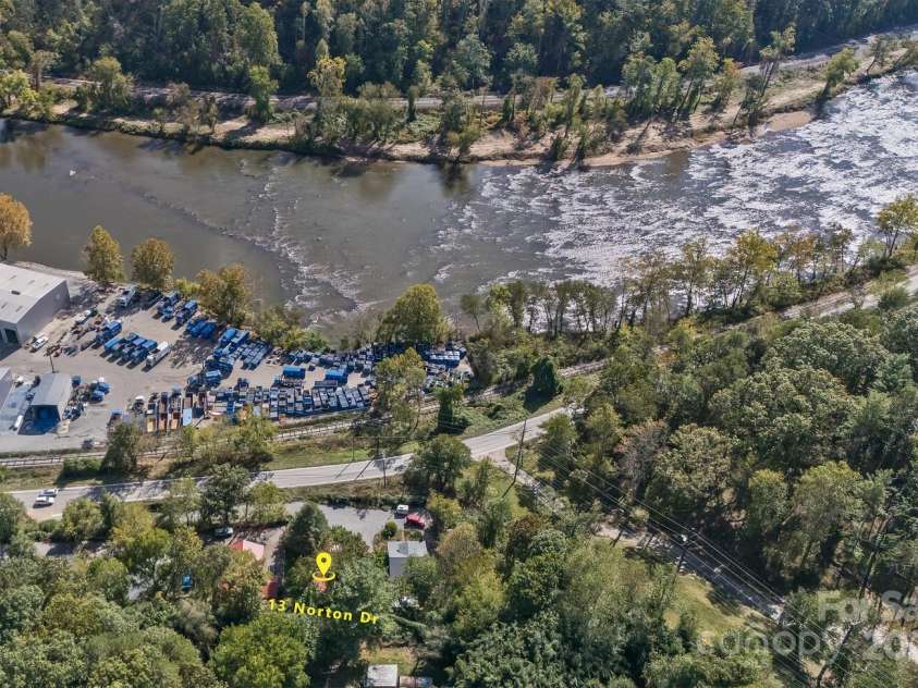 13 Norton Drive, Asheville, NC 28804.  MLS# CAR4309428, YatesRealty ID 9809. Close to the beautiful French Broad River!