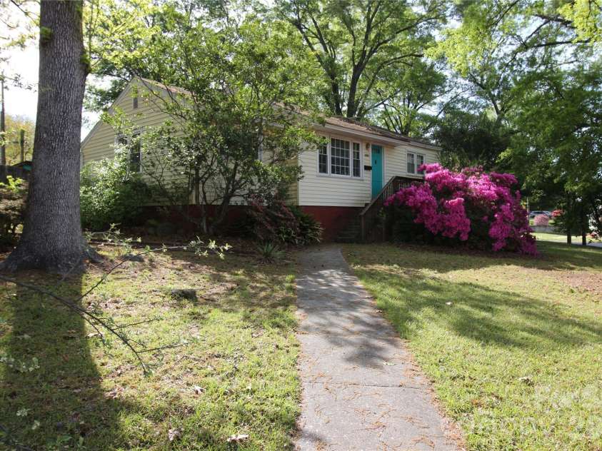 3300 Maywood Drive, Charlotte, NC 28205.  MLS# CAR4367772, YatesRealty ID 9809. 