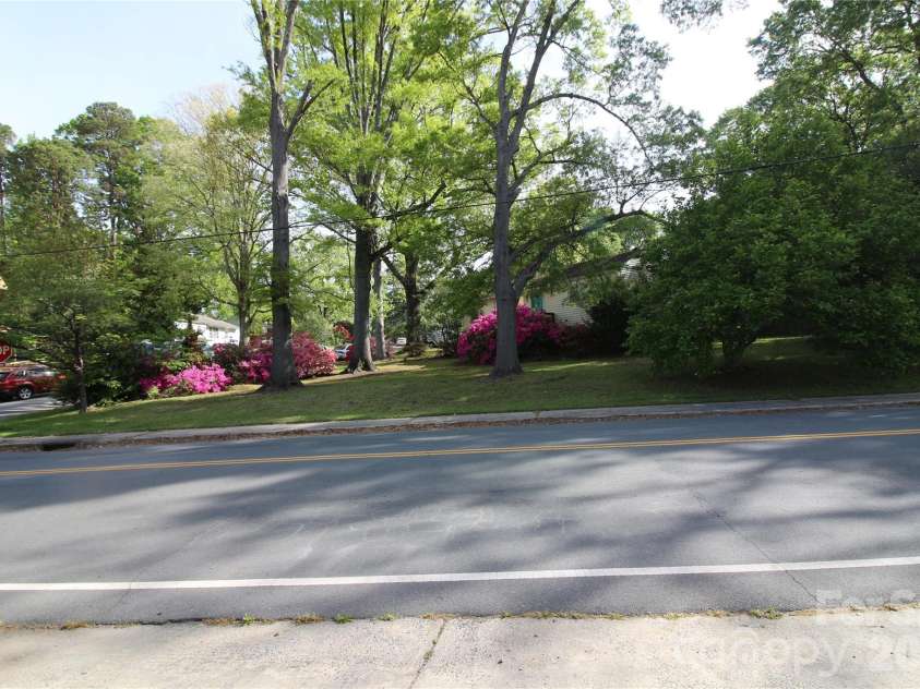 3300 Maywood Drive, Charlotte, NC 28205.  MLS# CAR4367772, YatesRealty ID 9809. 