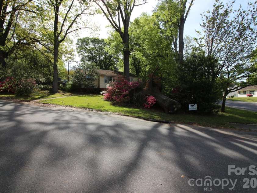 3300 Maywood Drive, Charlotte, NC 28205.  MLS# CAR4367772, YatesRealty ID 9809. 