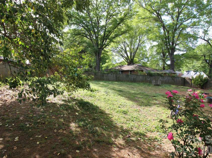 3300 Maywood Drive, Charlotte, NC 28205.  MLS# CAR4367772, YatesRealty ID 9809. 