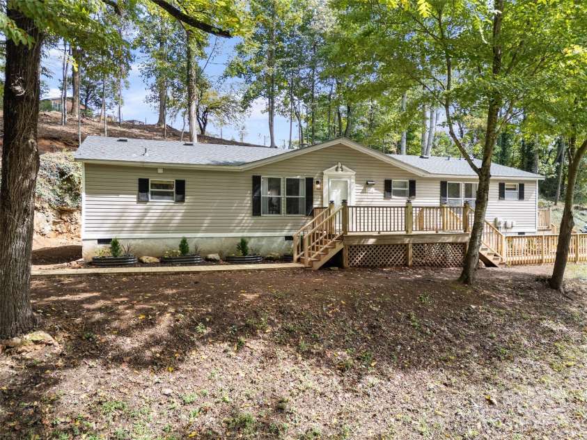 25 Overbrook Drive, Saluda, NC 28773.  MLS# CAR4306681, YatesRealty ID 981. 