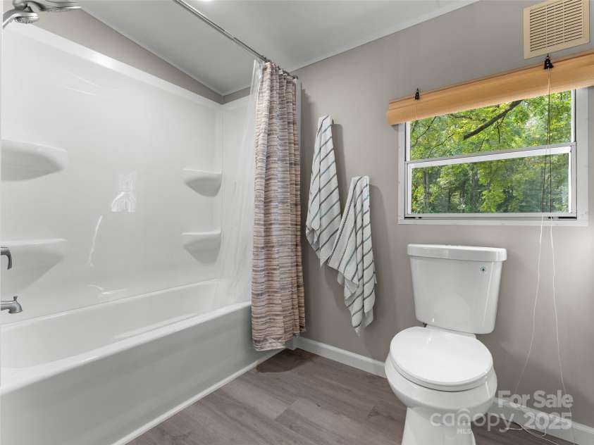 25 Overbrook Drive, Saluda, NC 28773.  MLS# CAR4306681, YatesRealty ID 981. Mom or Dad might enjoy a soothing soak or shower in the primary bath. 