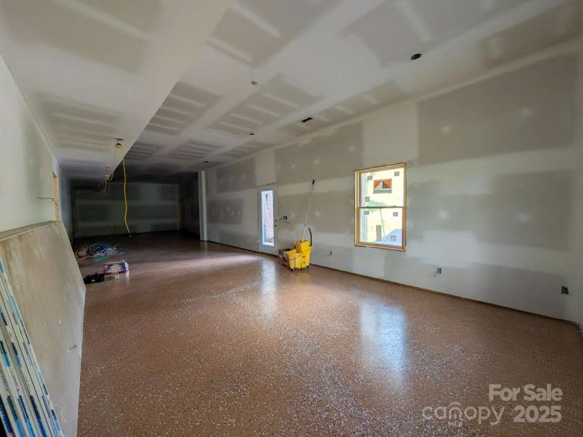 338 Majestic Mountain Drive, Burnsville, NC 28714.  MLS# CAR4277521, YatesRealty ID 981. 