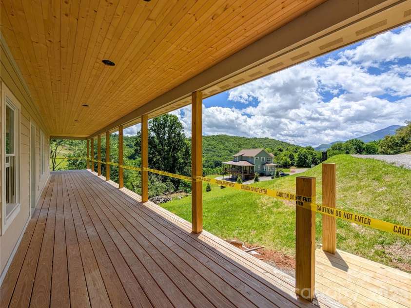 338 Majestic Mountain Drive, Burnsville, NC 28714.  MLS# CAR4277521, YatesRealty ID 981. 