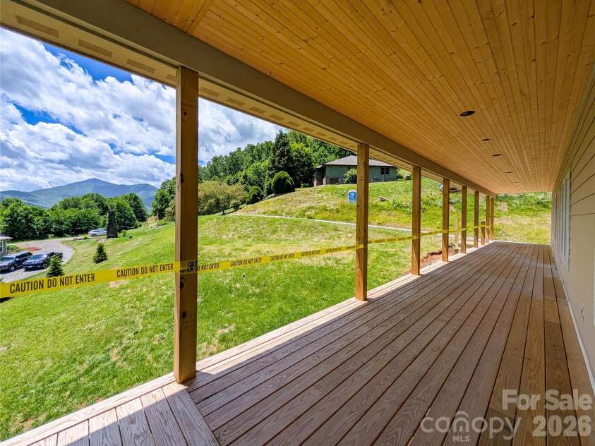 338 Majestic Mountain Drive, Burnsville, NC 28714.  MLS# CAR4277521, YatesRealty ID 981. 