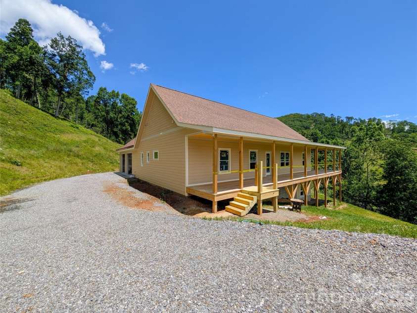 338 Majestic Mountain Drive, Burnsville, NC 28714.  MLS# CAR4277521, YatesRealty ID 981. 