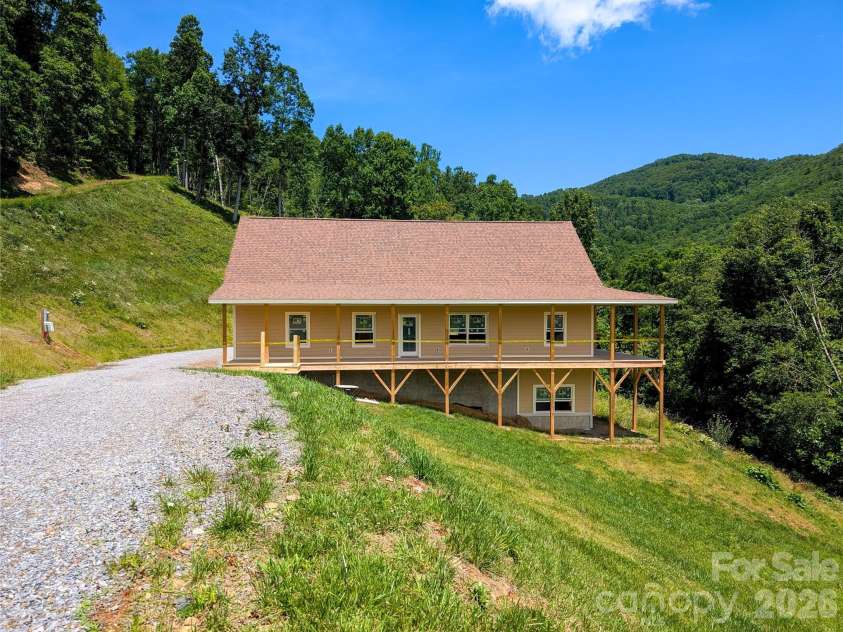 338 Majestic Mountain Drive, Burnsville, NC 28714.  MLS# CAR4277521, YatesRealty ID 981. 