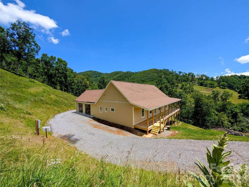 338 Majestic Mountain Drive, Burnsville, NC 28714.  MLS# CAR4277521, YatesRealty ID 981. 