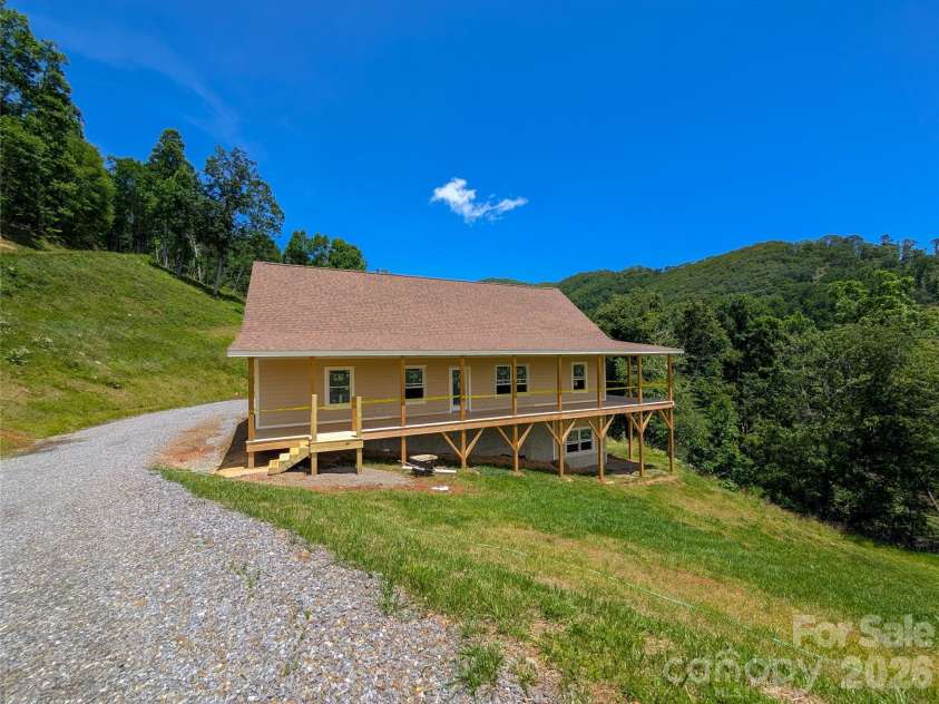 338 Majestic Mountain Drive, Burnsville, NC 28714.  MLS# CAR4277521, YatesRealty ID 981. 