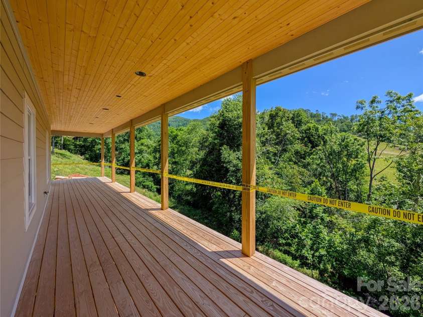 338 Majestic Mountain Drive, Burnsville, NC 28714.  MLS# CAR4277521, YatesRealty ID 981. 