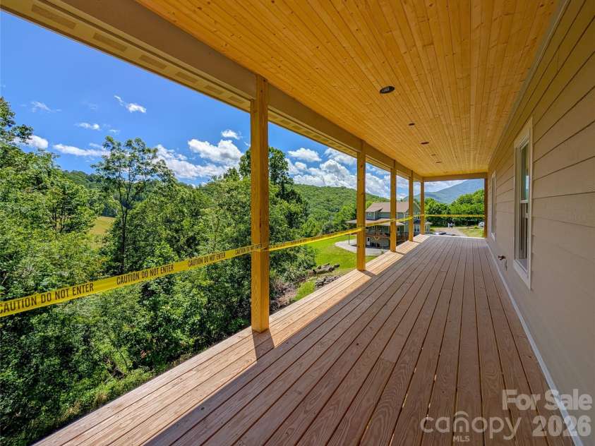 338 Majestic Mountain Drive, Burnsville, NC 28714.  MLS# CAR4277521, YatesRealty ID 981. 